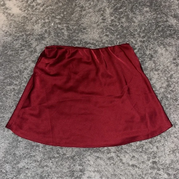 Red Silk Mini skirt - Picture 2 of 3